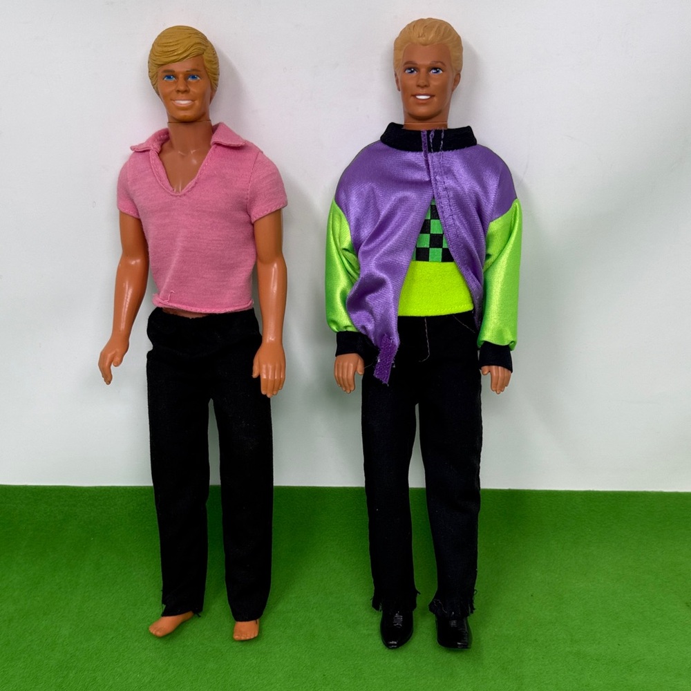 2 vintage Ken dolls Hollywood Hair Ken 1991 and Sun Ken 1983